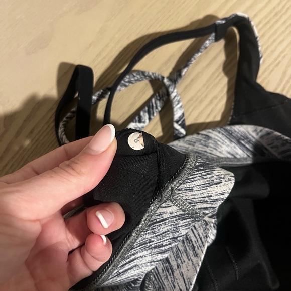 Lululemon Energy Sports Bra Size 8 - Picture 4 of 4